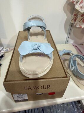 New in Box NIB L'Amour Leigh Knotted Bow Sandal sz 1